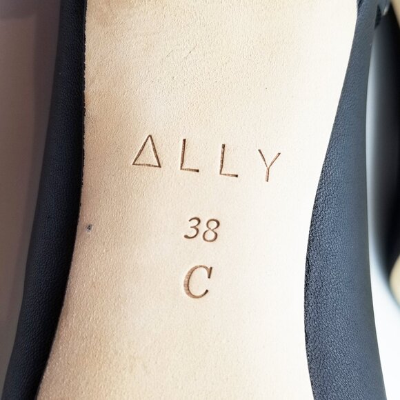 Sleek Black Leather Heels - Picture 13 of 16